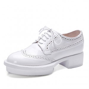 Women's Shoes PU Fall Platform / Round Toe Oxfords Office & Career / Dress / Casual Flat HeelBlack / White