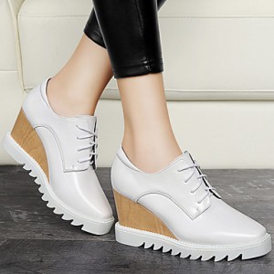 Women's Shoes Leatherette Wedge Heel Wedges Fashion Sneakers Office & Career / Dress / Casual Black / White